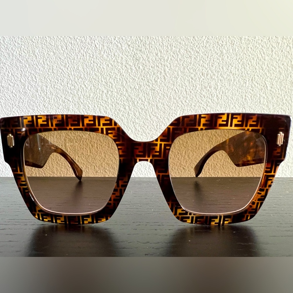 FENDI Bold Low Bridge Fit Havana Acetate Logo Tortoiseshell Sunglasses Unisex
